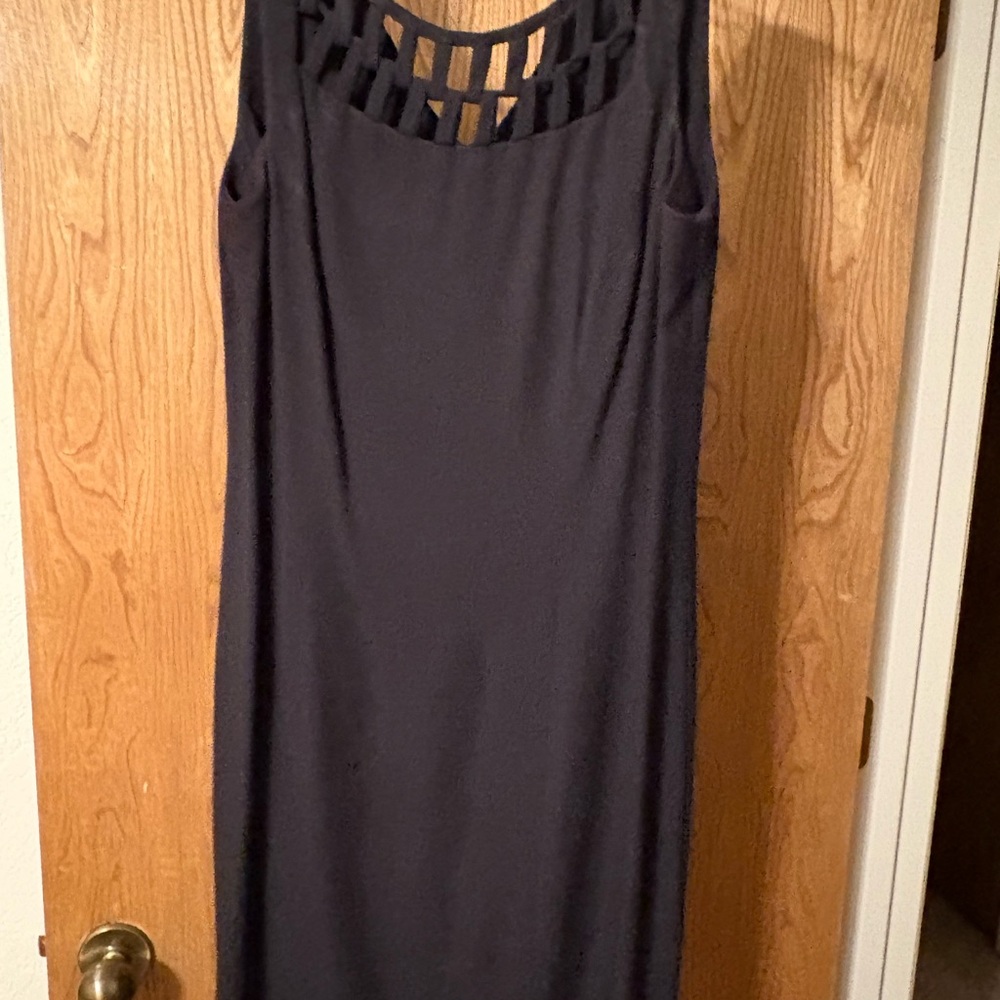 Chic Black Sleeveless Midi Dress